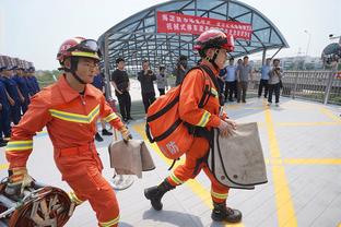 马刺在文班缺阵的情况下2胜7负 分别赢了勇士和太阳